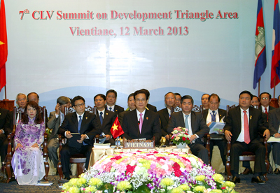 ທ່ານນາຍົກລັດຖະມົນຕີ ຫງວຽນເຕີນຢຸງ ເຂົ້າຮ່ວມບັນດາກອງປະຊຸມສຸດຍອດຢູ່ລາວ